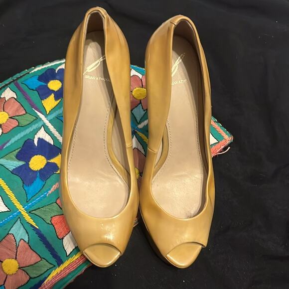🎉 B Brian Atwood Peep toe beige sexy heels with platform support! - Picture 2 of 6